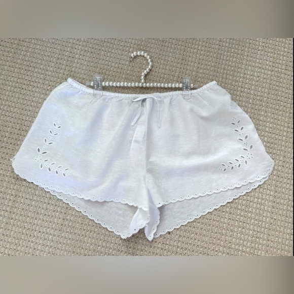 J Crew NWT, Lightweight White Eyelet, Elastic Waist Linen Blend Beach Shorts L - Picture 2 of 7